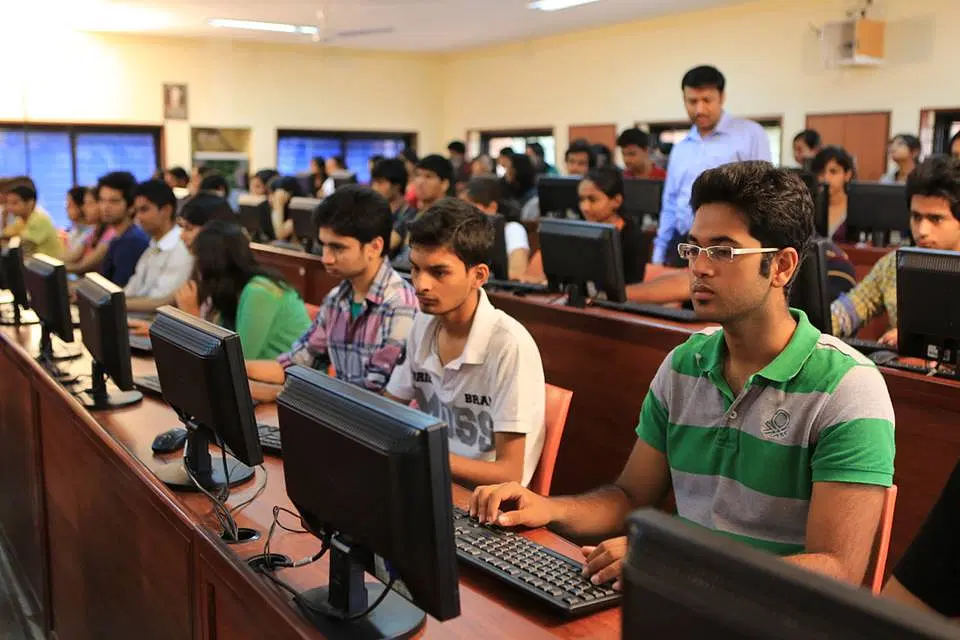 1434627476computer_lab.jpg