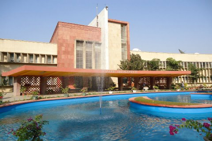 Campus_main_Building_in_Thapar_Institute_of_Engineering_and_Technology_Patiala_Campus-View.jpg