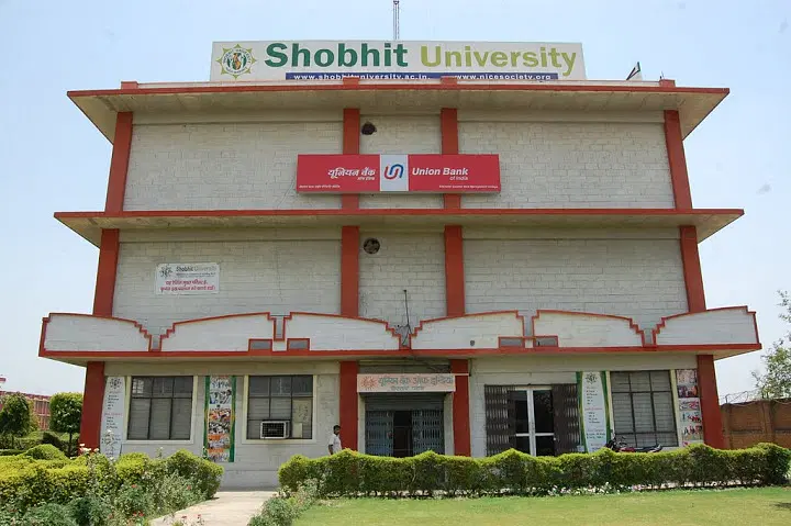 1438934085BankinCampus.jpg