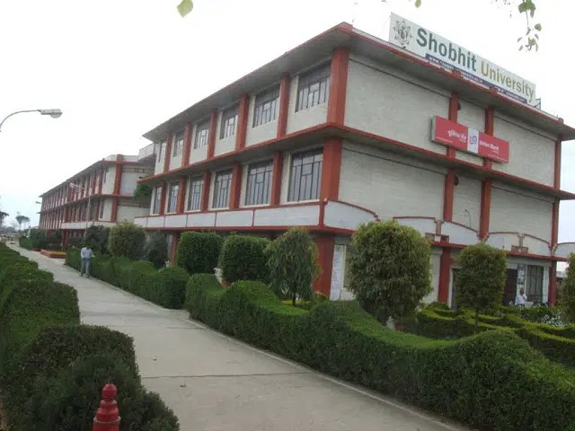 1438934085BankinCampus3.jpg
