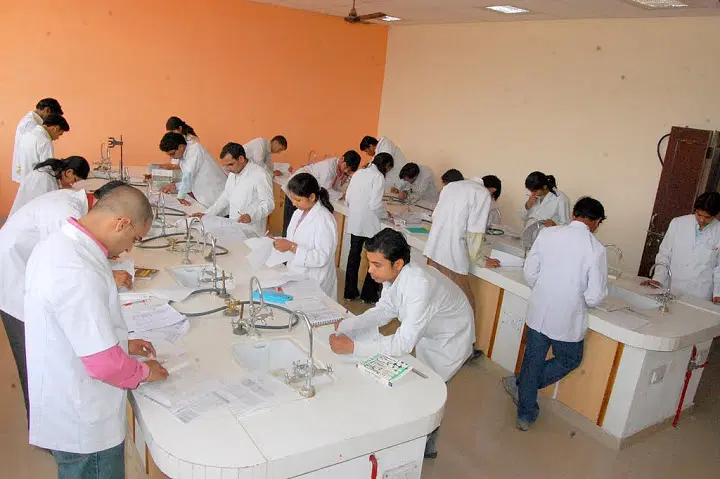 1438934428pharmalab1.jpg