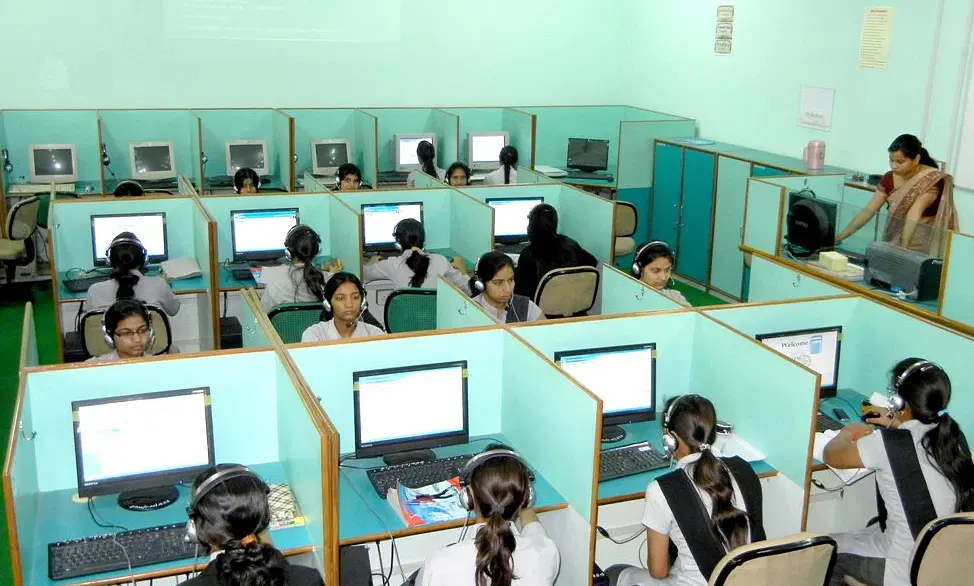 1433248569s_com_lab.jpg