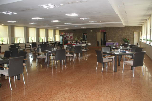 Spacious-And-Well-Maintained-Hygienic-Canteen-1.jpeg