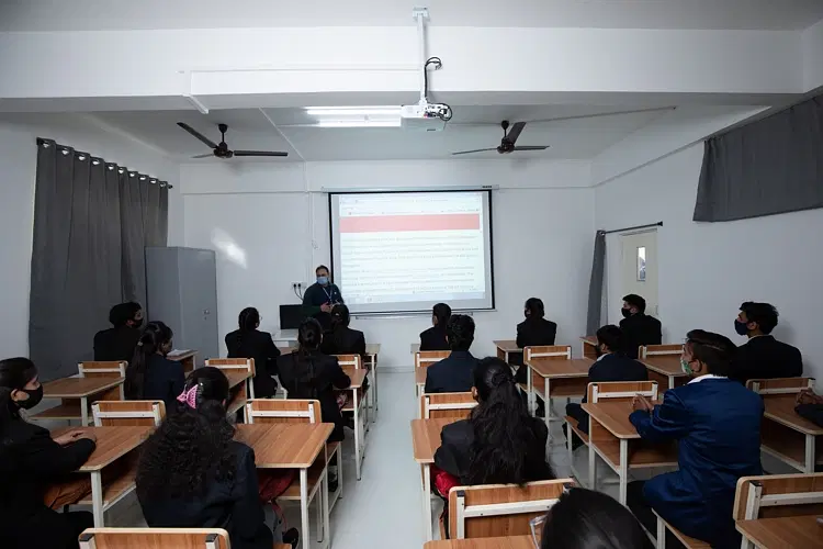 1676461860Infra-Class_(Smartboard).jpg