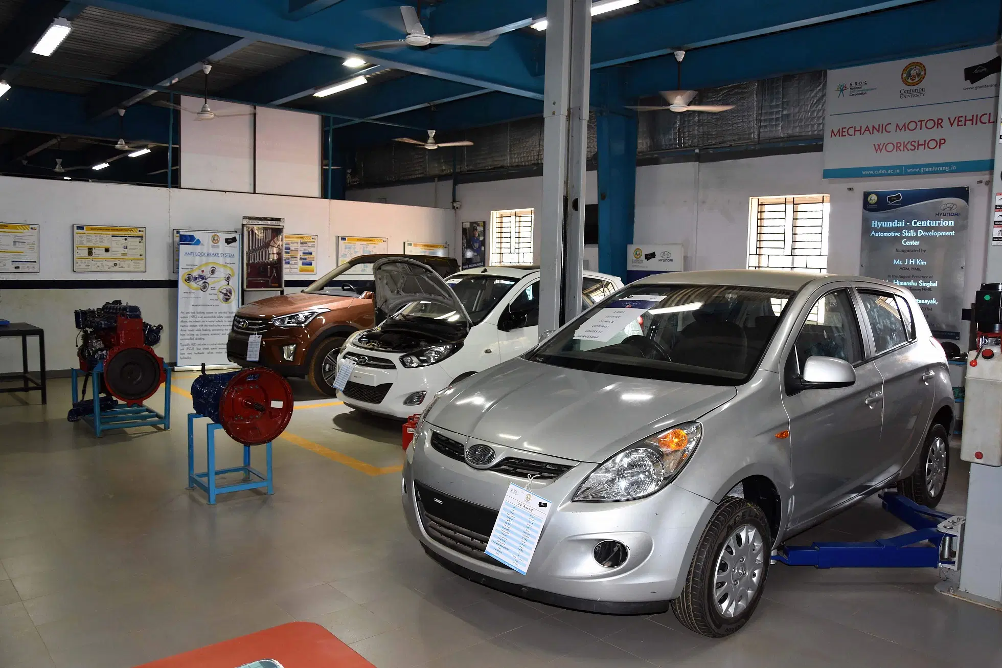1581587775Hundai_Four_wheel_service_lab_(2).jpg